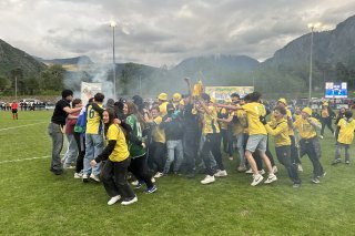 Les joueuses de Printse-Val d'Hérens avalées par le public à la fin du match